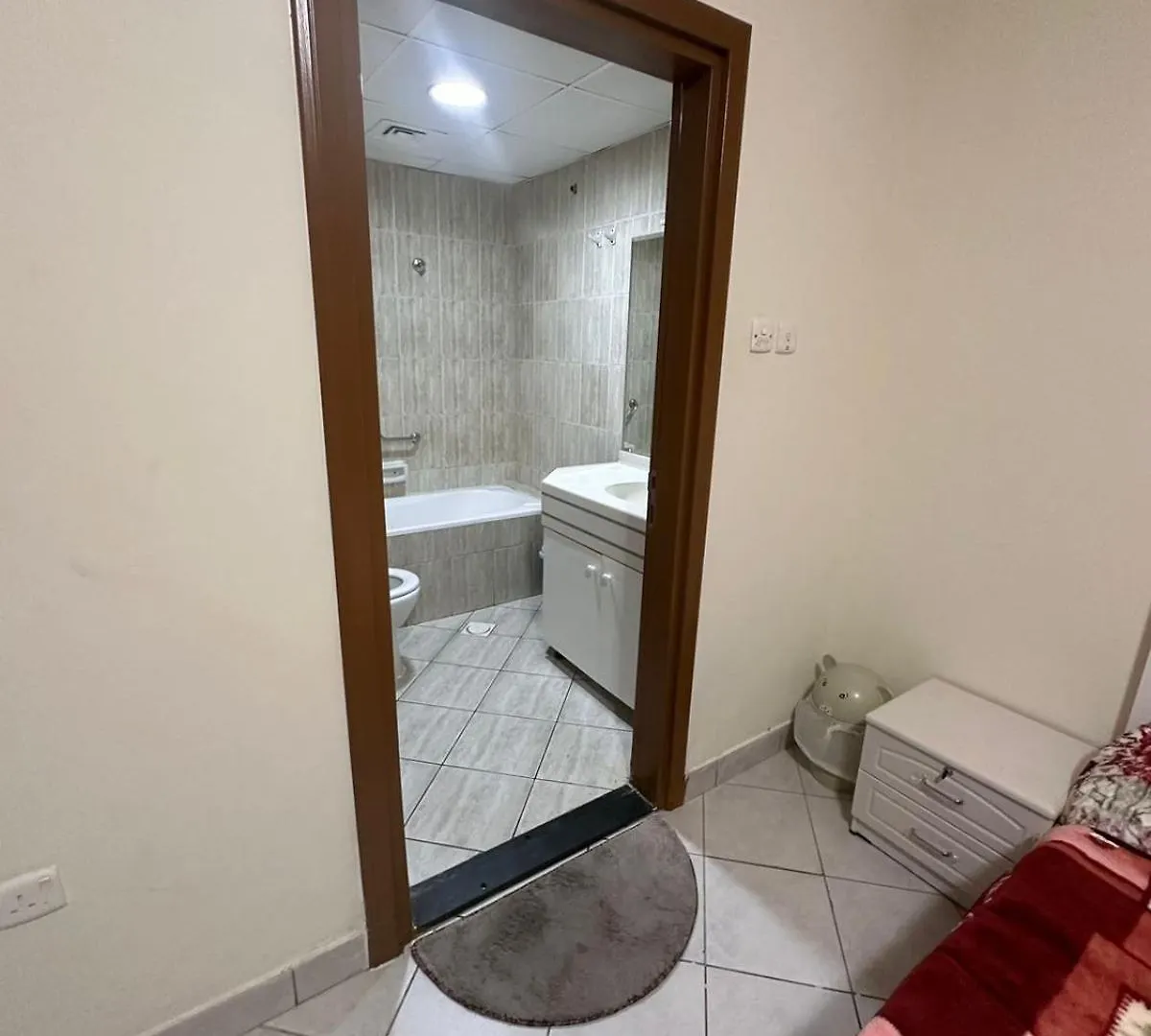 Solaire 7 Building Hostel Dubai